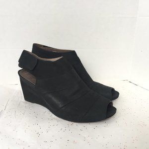 Earthies Black Nubuck High Vamp Peep Toe Sandal 11